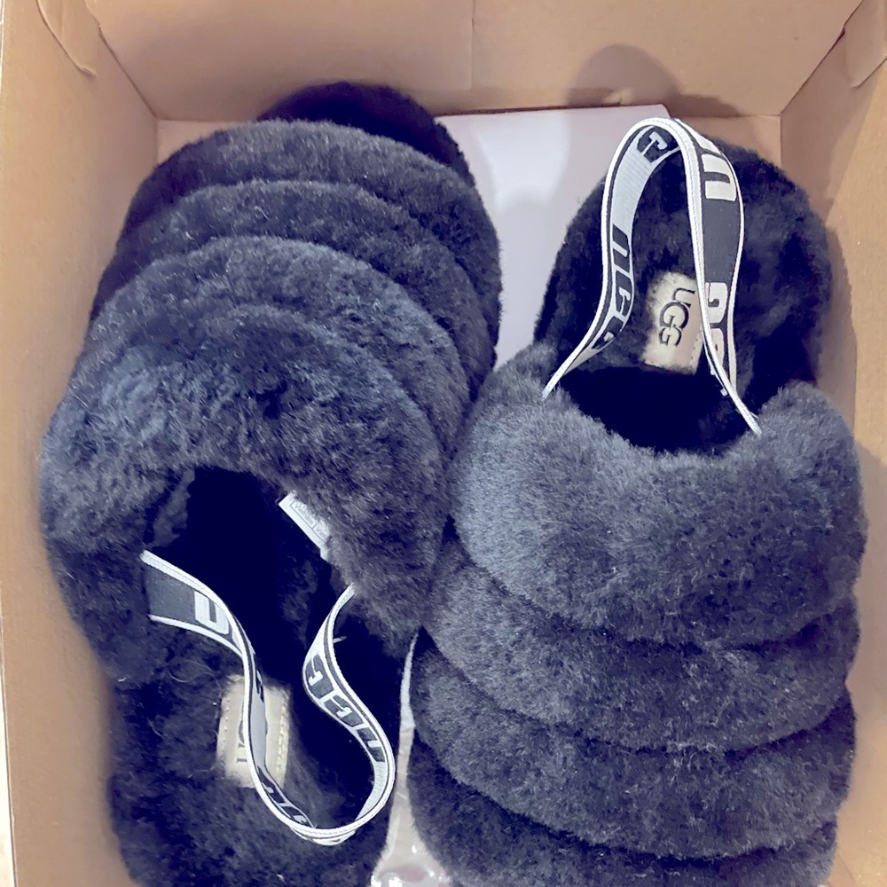 UGG FLUFF YEAH SLIDE women’s slippers. New. Size 8.